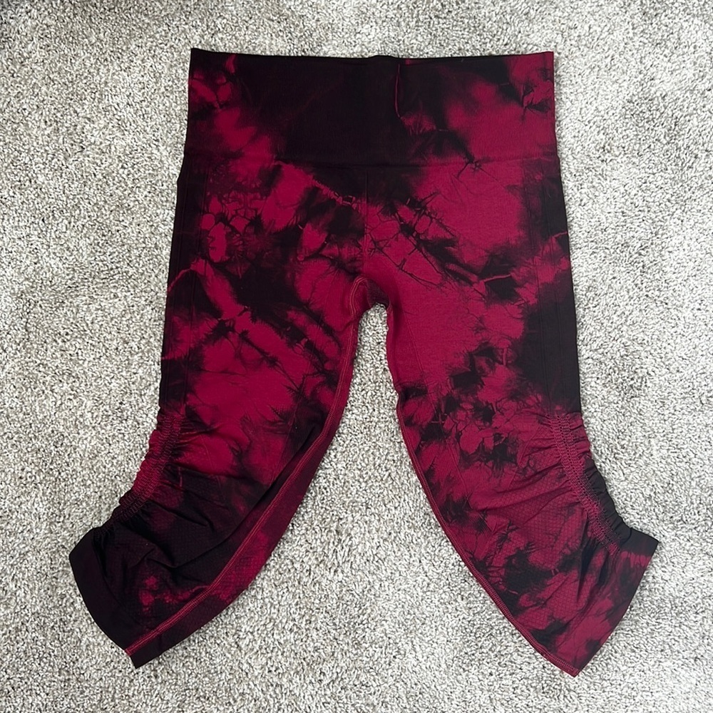 Lululemon seamless red tie dye cropped leggings size 8